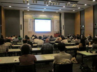 写真：基調講演の会場の様子