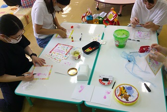写真：初めての足型アート