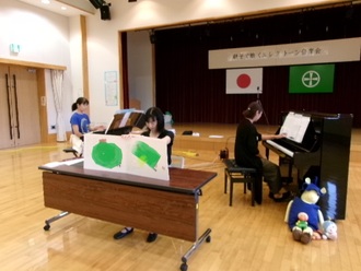 写真：親子で聴くエレクトーン音楽会の様子