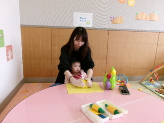 写真：手形とりの様子3