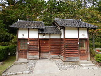 胡月池北