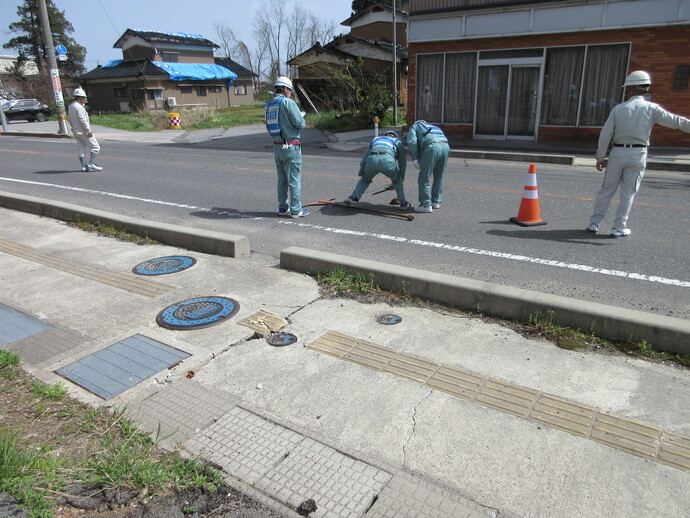 珠洲市での漏水調査作業の写真