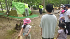 活動の様子:テント設営